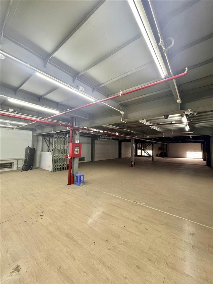Cho thuê nhà xưởng khu vực cổ linh, dtsd 2050m, container đỗ, pccc tự động