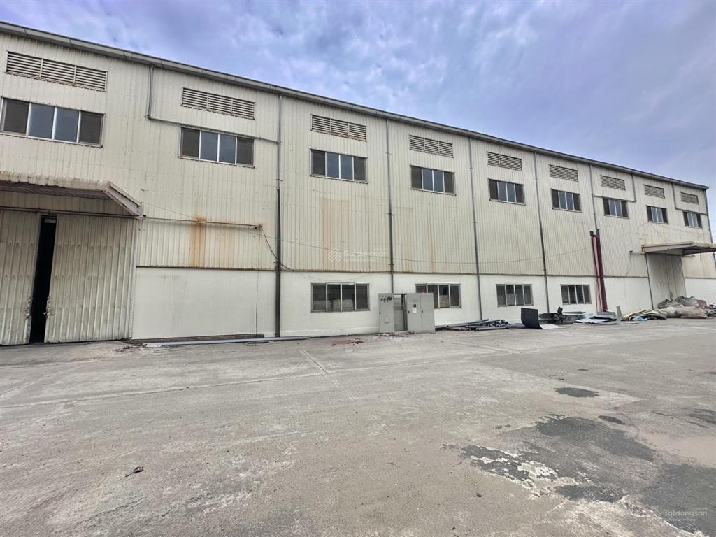 5000m2 kho xưởng gần cục cảng hàng không nội bài cho thuê, có chia nhỏ, xuất vat, giá 90k/m2