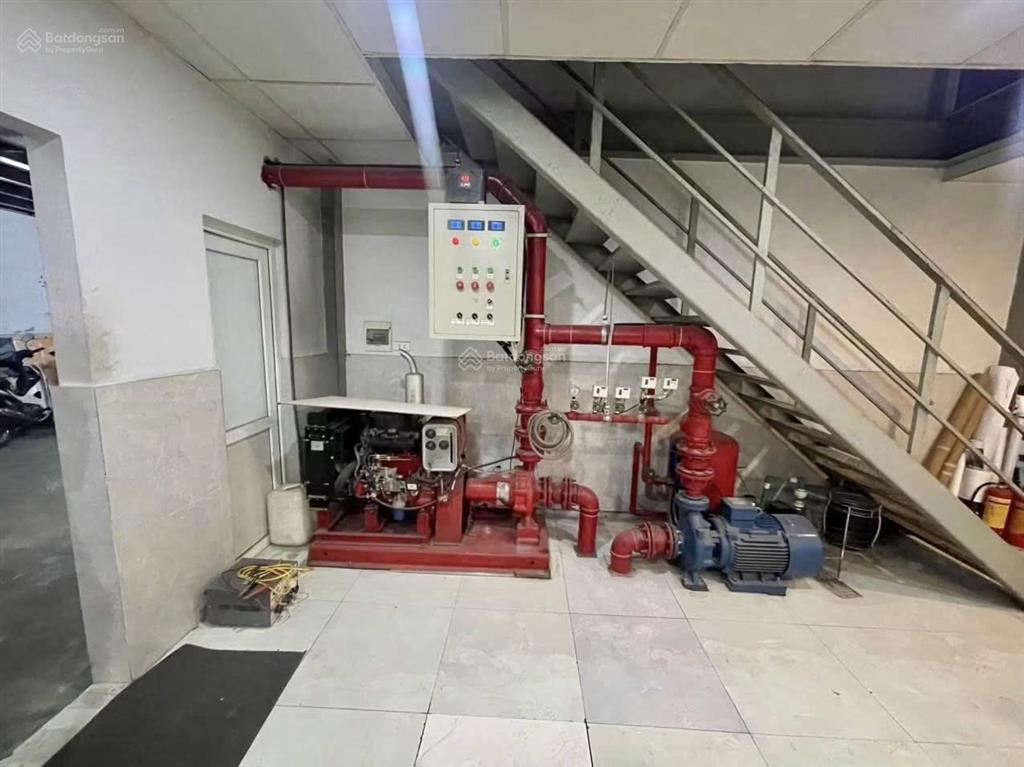 Cho thuê mặt bằng nhà xưởng kết hợp văn phòng khu vực cổ linh, dtsd 2050m, pccc tự động
