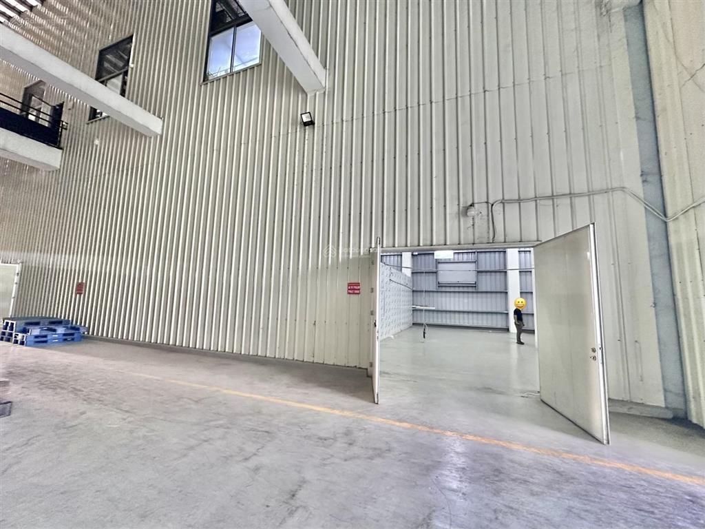 215m nhà xưởng đường cự khối cho thuê, trong đê, container đỗ, giá 28tr/th