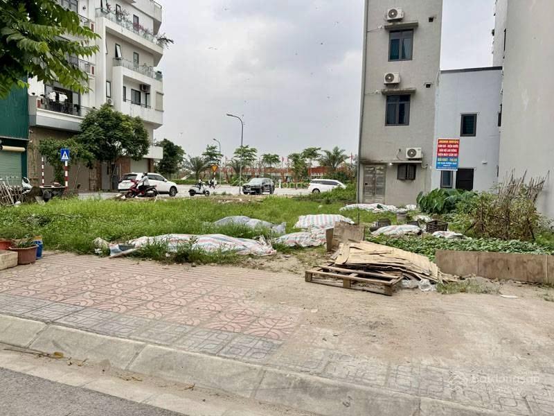 Cần bán gấp 185m đất việt hưng, sát vinhome và khu nhà vườn việt hưng, đường ô tô tránh, kinh doanh