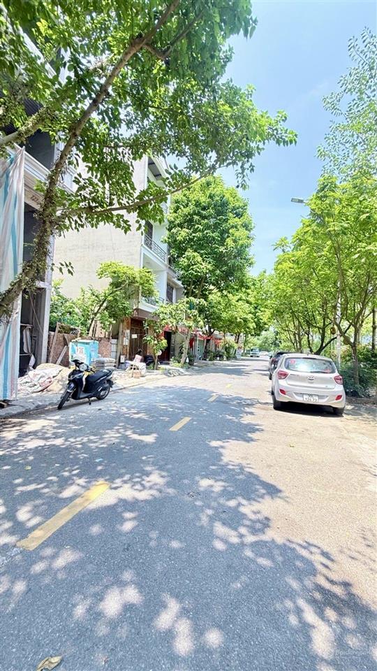 Giảm sốc 3 tỷ. tđc giang biên 100m2, 7 tầng xây thô, ô tô tránh, kinh doanh chỉ 24 tỷ