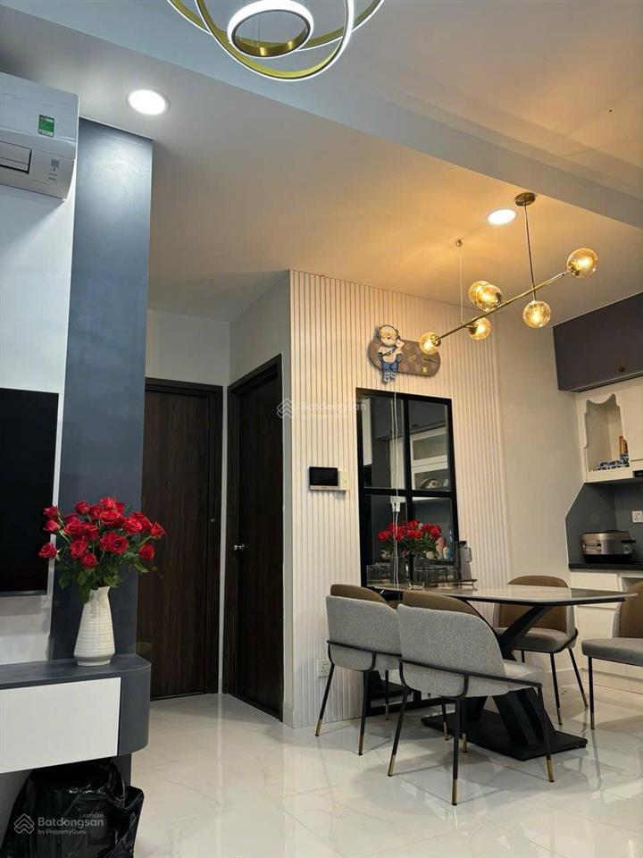 Bán the pegasuite 2 giá 4tỷ1 căn 2pn . 1 wc sổ hồng full nội thất như hình , view quận 1