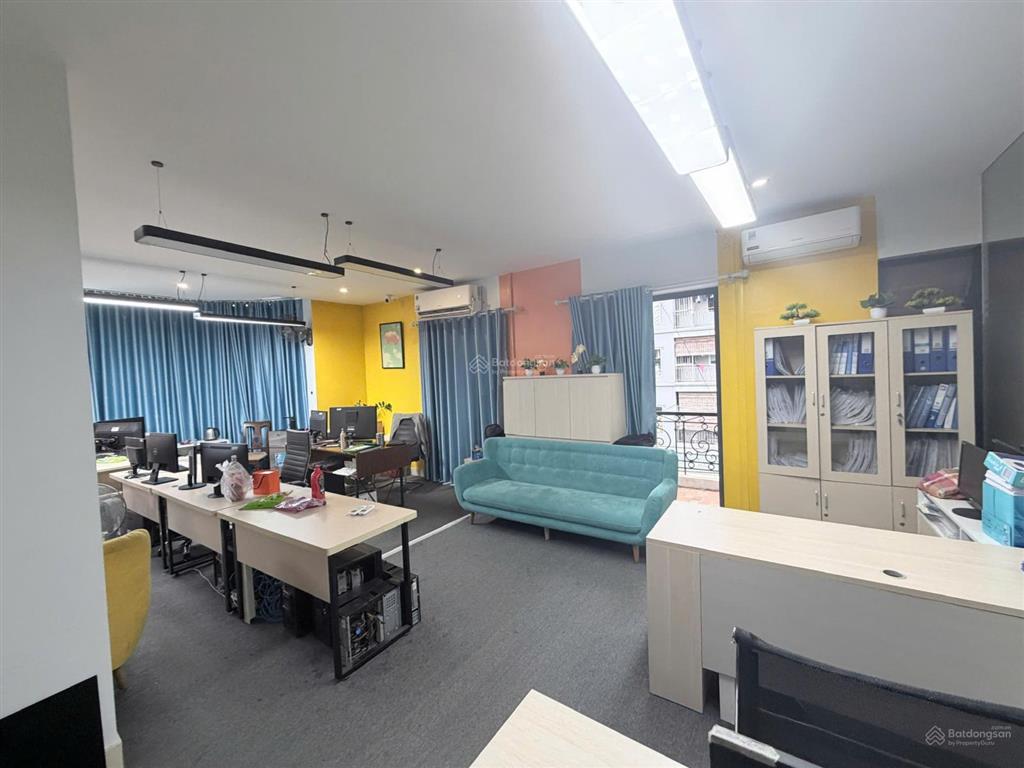 Chính chủ cho thuê gấp vp 150m², 20tr có nội thất tại duy tân có hầm đỗ xe, vị trí trung tâm