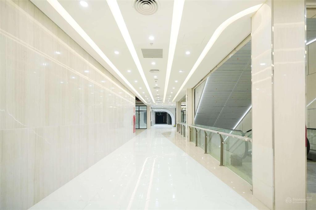 Chính chủ cho thuê sàn rẻ nhất rox tower  hồ tùng mậu, 240m2 có cắt nhỏ, giá 55 triệu (10$/m2)