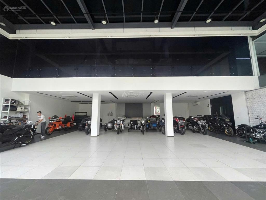Siêu phẩm showroom mặt tiền 15m tại lê văn lương, diện tích 220m2, giá 100 triệu