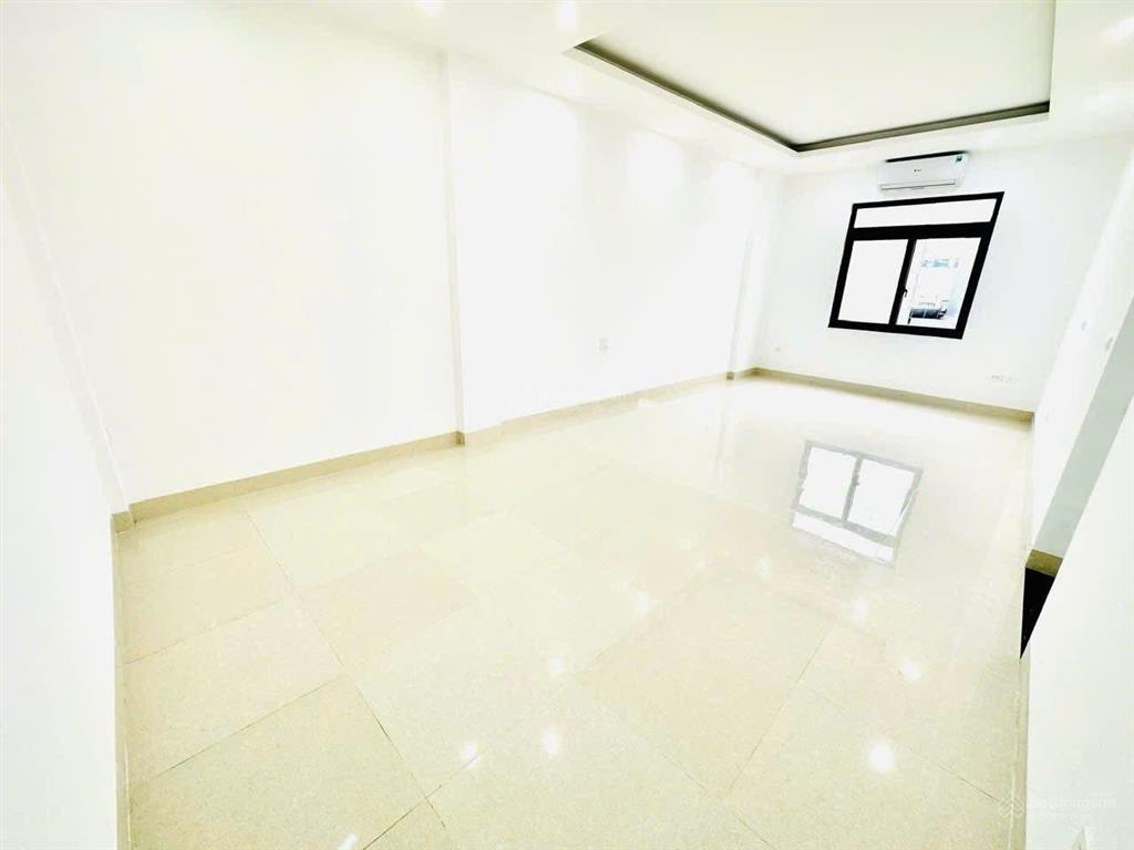 Cho thuê văn phòng trích sài tây hồ 140m220 triệu sàn đẹp thoáng, có xuất vat, có chia phòng