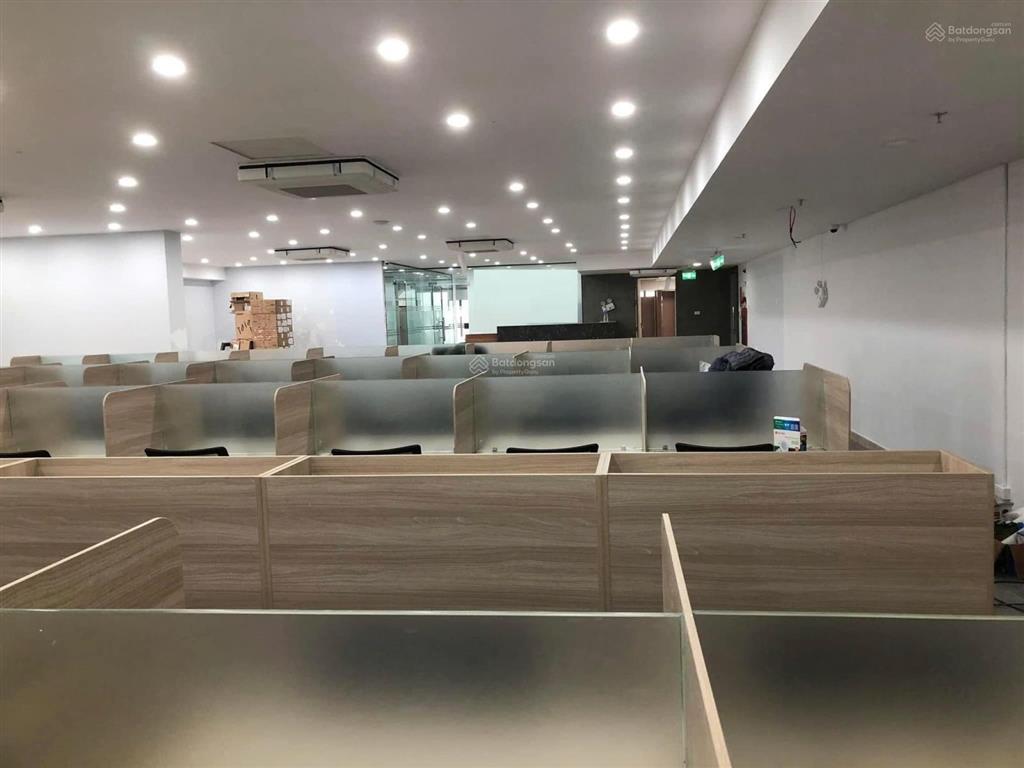 Cho thuê văn phòng phố liễu giai, full nội thất, 330 nghìn / m2, 500 m2, giá ưu đãi chính chủ