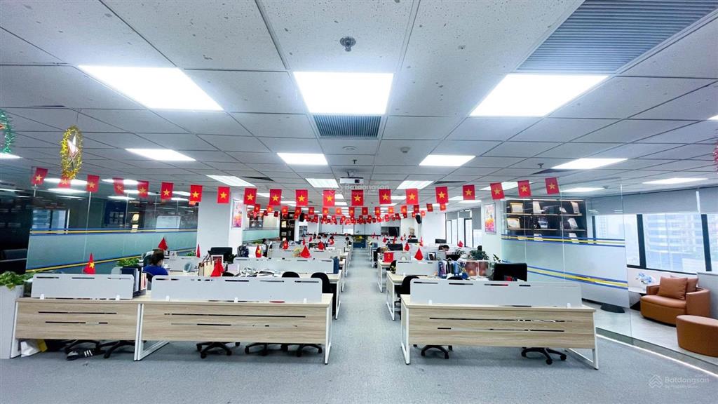 Cho thuê 270m2 văn phòng hạng b tại duy tân, 358 nghìn/m2/tháng