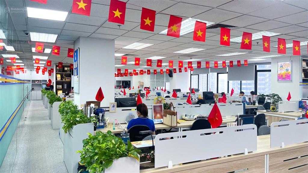 Cho thuê 270m2 văn phòng hạng b tại duy tân, 358 nghìn/m2/tháng