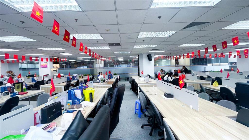 Cho thuê 270m2 văn phòng hạng b tại duy tân, 358 nghìn/m2/tháng