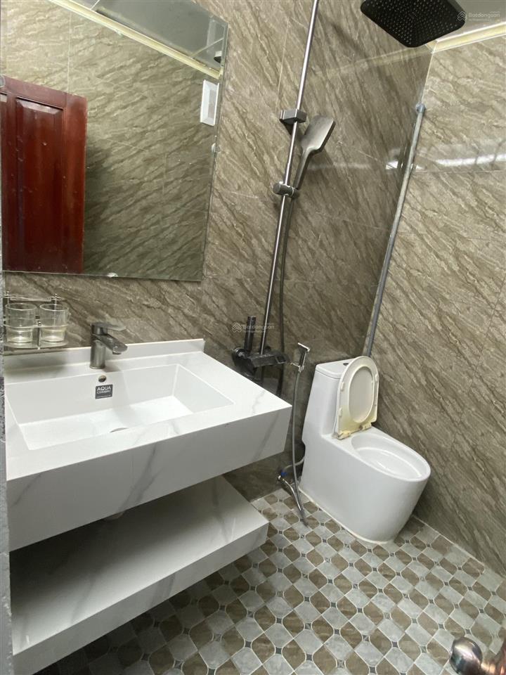Cho thuê nhà 4 tầng 70m2, chia 2 phòng, 4wc tại phạm hùng, 25 triệu vnd