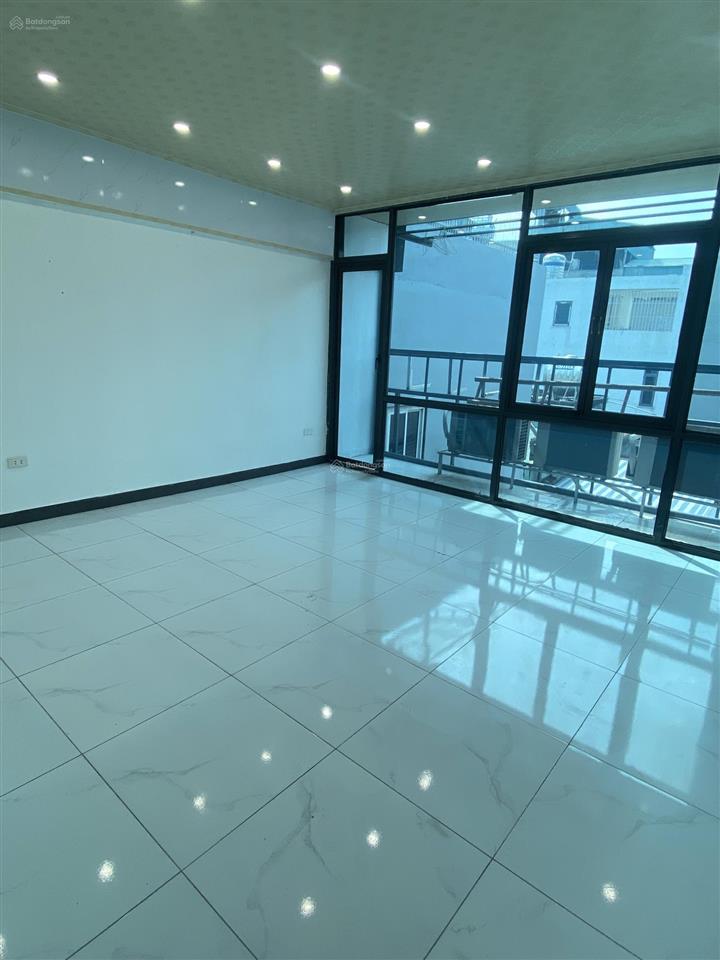 Cho thuê nhà 4 tầng 70m2, chia 2 phòng, 4wc tại phạm hùng, 25 triệu vnd