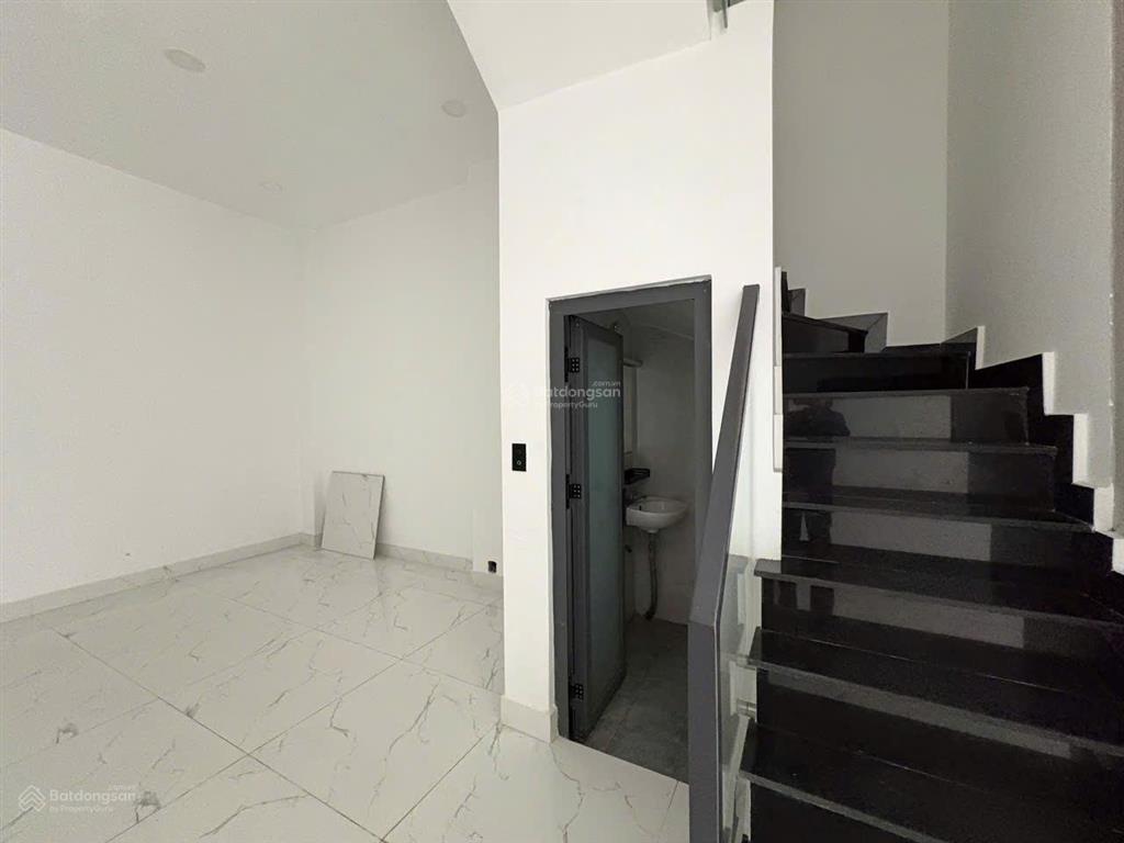 Bán nhà 2 lầu 1/ lê văn quới hẻm 8m thông sát mặt tiền 4x14m full, chính chủ