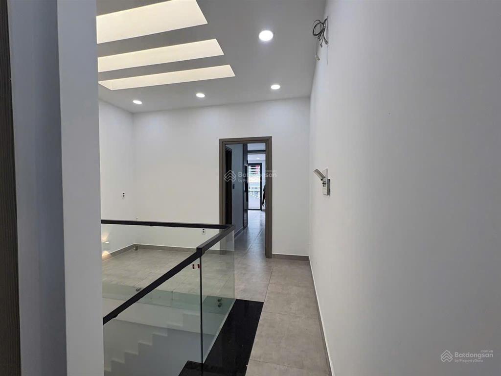 Bán nhà 2 lầu 1/ lê văn quới hẻm 8m thông sát mặt tiền 4x14m full, chính chủ