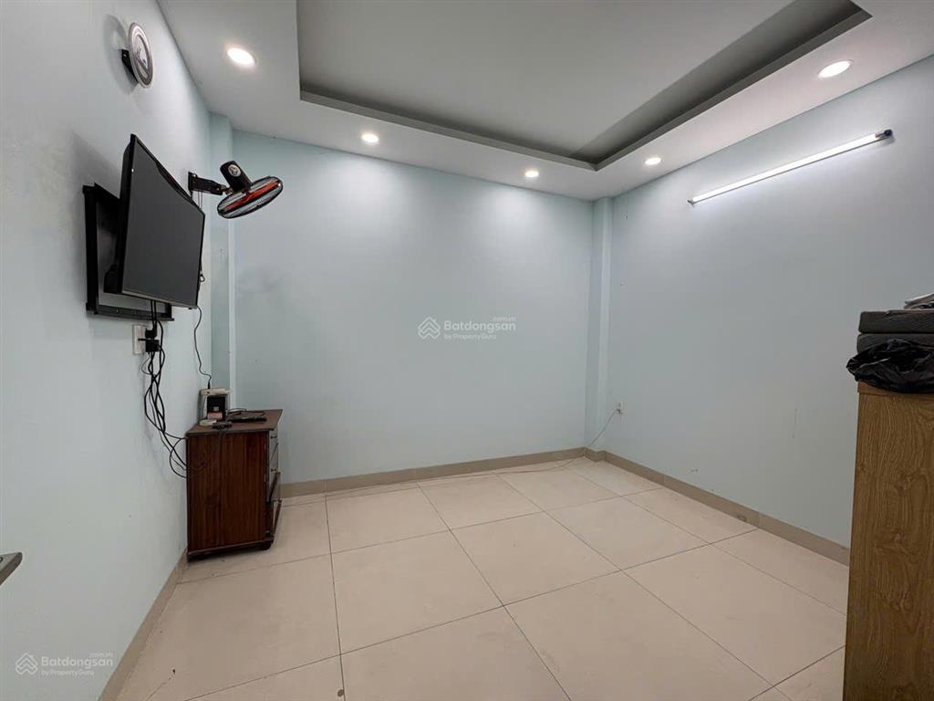 Bán nhà chính chủ 4 tầng đường chiến lược ngay 703 hương lộ 2 dt 4x14m giá chỉ 5.7 tỷ