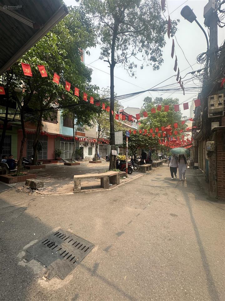 Nhà dân 4 tầng lô góc  oto tránh  văn quán hà đông