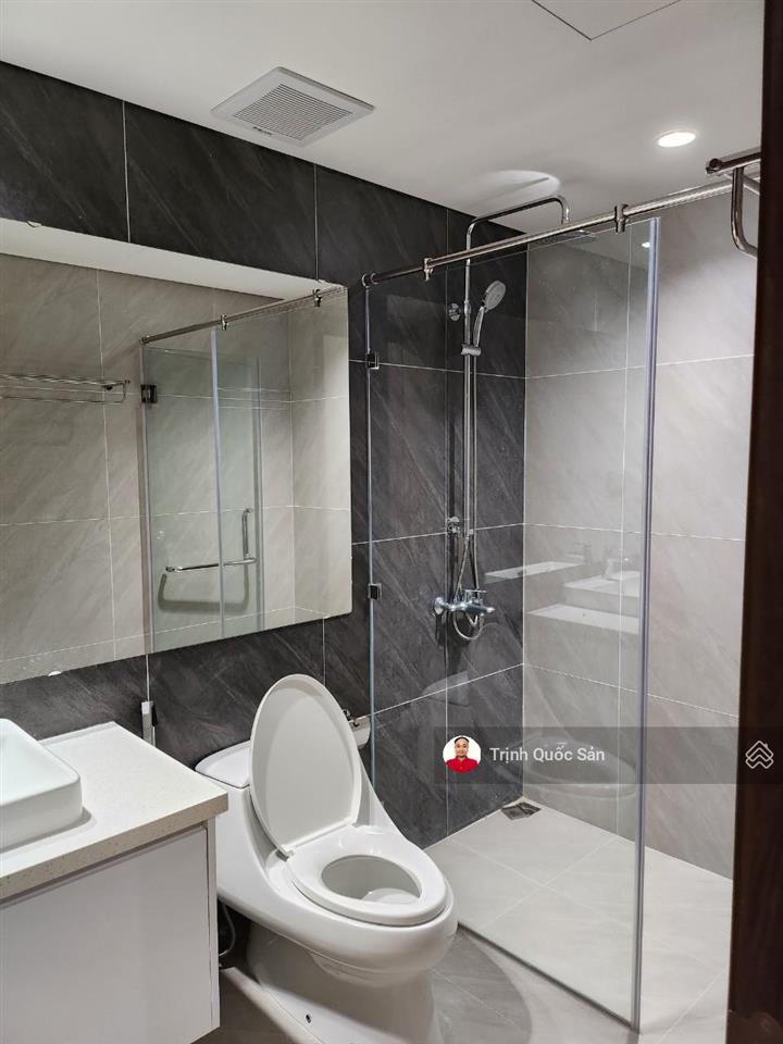 Hiếm. cho thuê mipec xuân thủy, 83m2, 2 ngủ  2wc. đồ cơ bản.  0971 342 ***