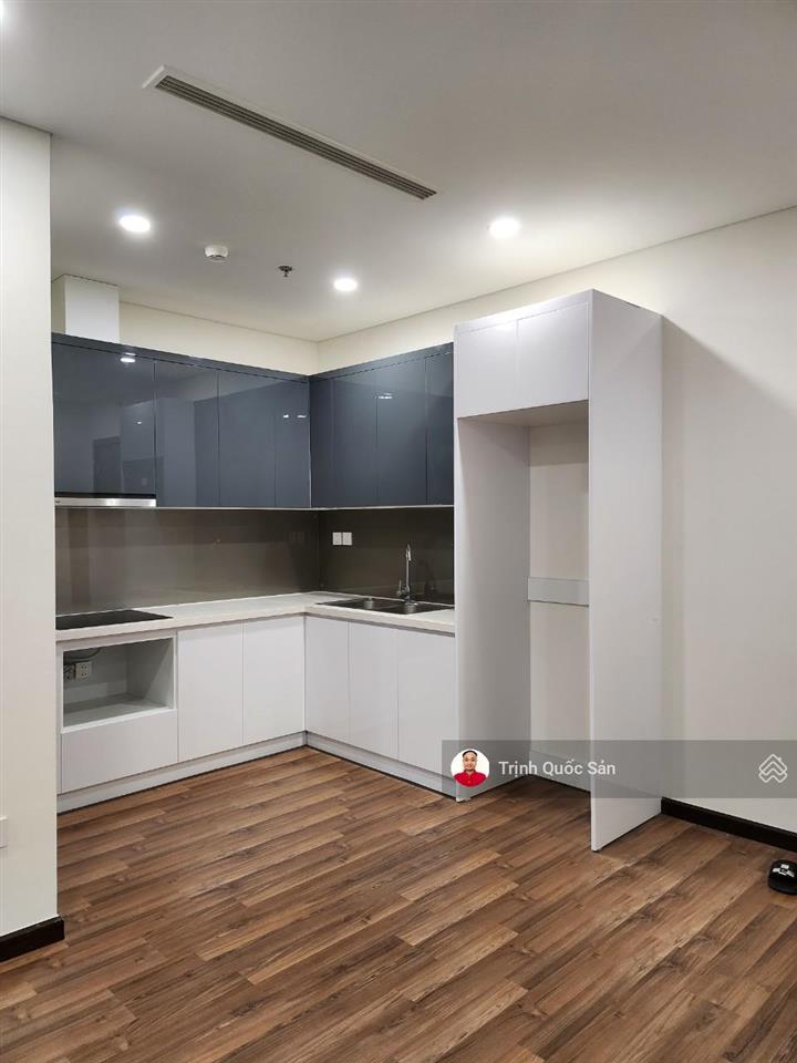 Hiếm. cho thuê mipec xuân thủy, 83m2, 2 ngủ  2wc. đồ cơ bản.  0971 342 ***