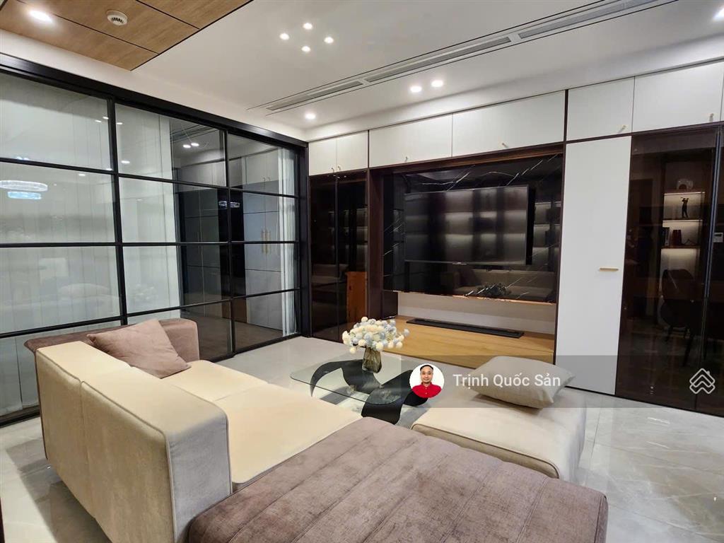 Nhà siêu đẹp. cho thuê discovery complex, 100m2, 2 ngủ, full đồ, có slot ô tô.  0971 342 ***