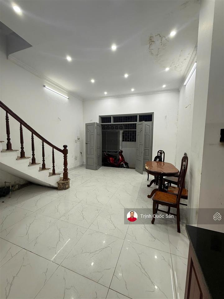 Cho thuê nhà ngõ 262a nguyễn trãi, thanh xuân, 3 tầng, 4 ngủ, full đồ gỗ, 12tr.  0971 342 ***