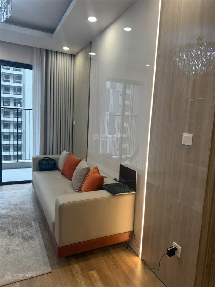 Hiếm, cho thuê căn 2 ngủ, 83m2, full nột thất , 12 triệu tại the wisteria . o.942.00,6856