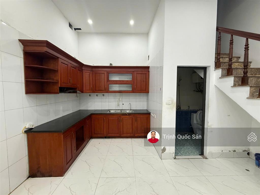Cho thuê nhà ngõ 262a nguyễn trãi, thanh xuân, 3 tầng, 4 ngủ, full đồ gỗ, 12tr.  0971 342 ***