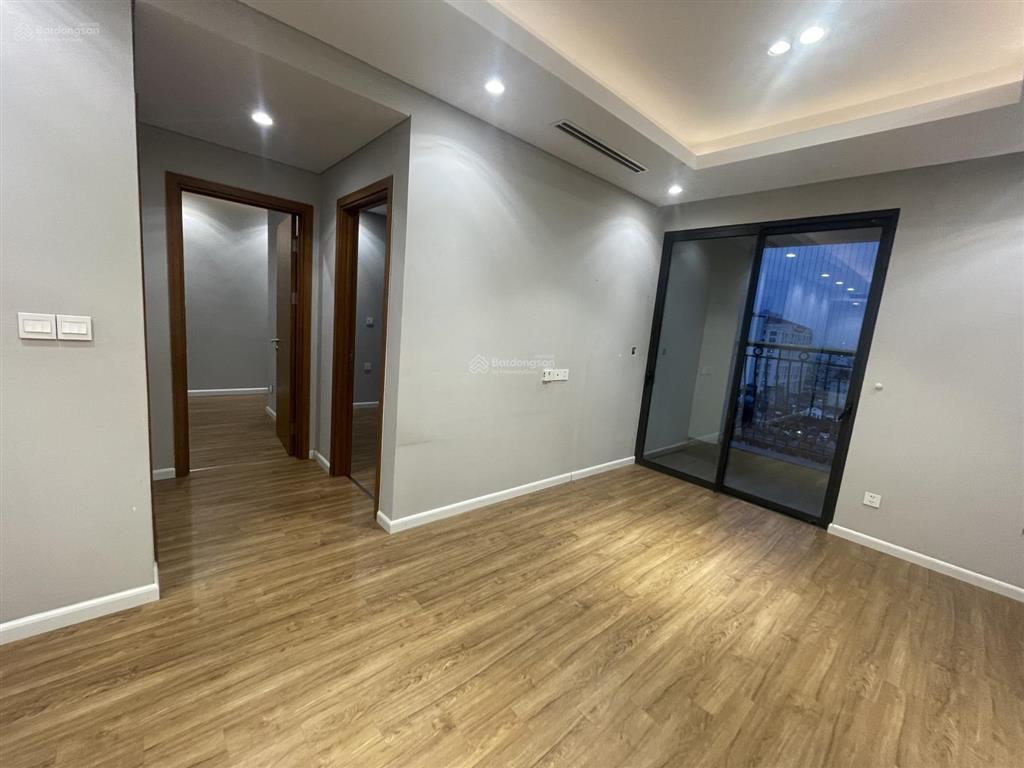 Cho thuê căn 2 ngủ tại 27 thái thịnh  le capitole, đồ cơ bản, 16.5 triệu.  0,971.342,965