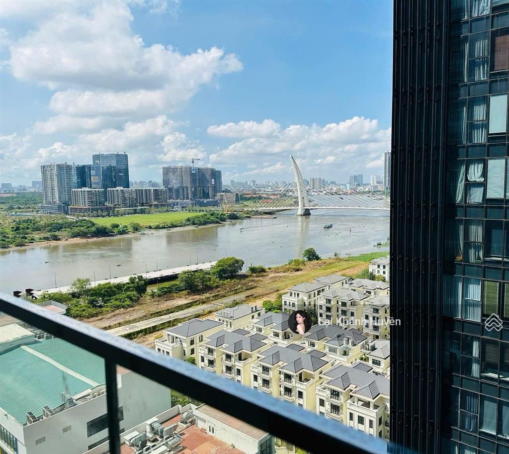 Sẵn bán căn 2pn view trực diện cầu bason vinhomes golden river quận 1 giá hời, không ot sẵn sổ