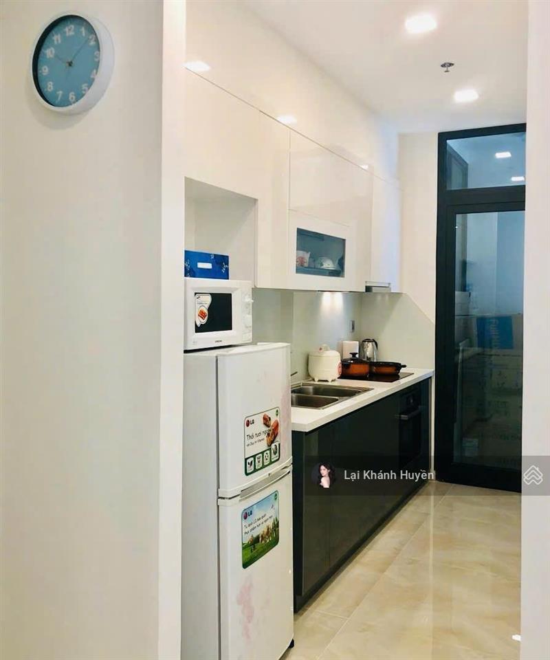 Sẵn bán căn 2pn view trực diện cầu bason vinhomes golden river quận 1 giá hời, không ot sẵn sổ