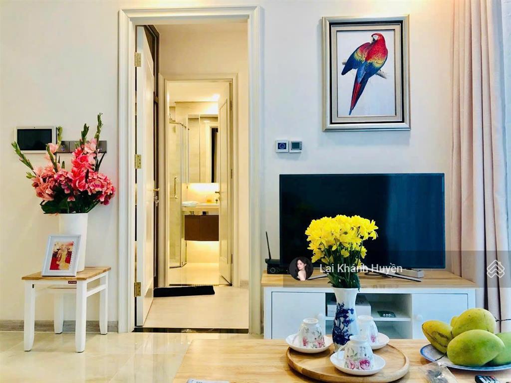 Sẵn bán căn 2pn view trực diện cầu bason vinhomes golden river quận 1 giá hời, không ot sẵn sổ