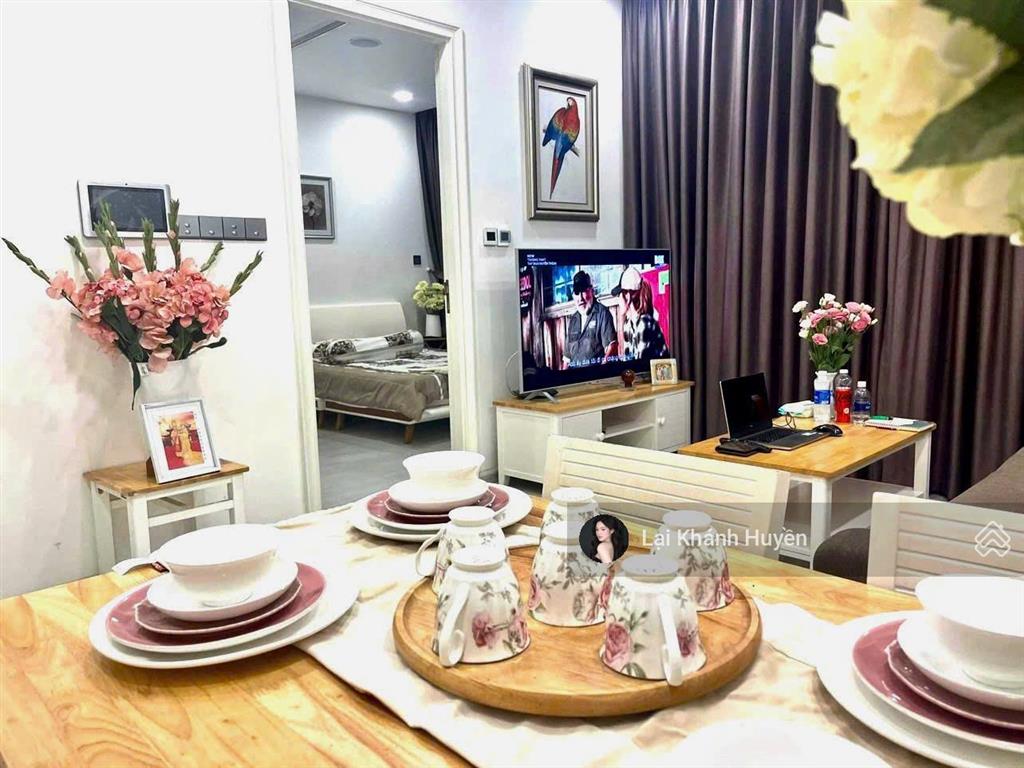 Sẵn bán căn 2pn view trực diện cầu bason vinhomes golden river quận 1 giá hời, không ot sẵn sổ
