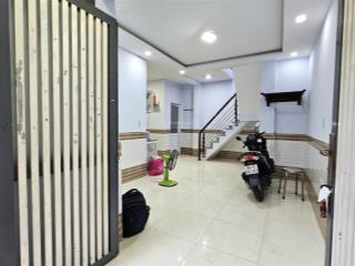 Bán nhà quận 1 chỉ 5,5 tỷ nở hậu đẹp đối diện công an tp. hcm, chỉ 3 phút đến chợ bến