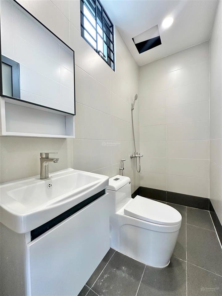 Cho thuê studio ban công full nội thất ở ngã tư thủ đức, tuyến metro số 1