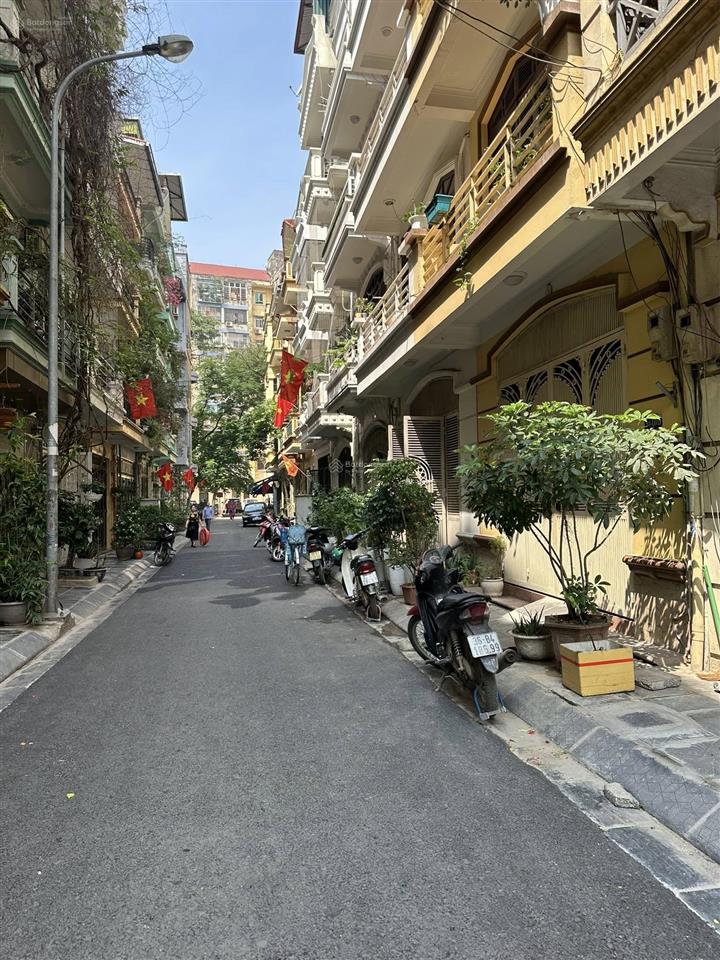 Cần bán gấp nhà phố khu đô thị định công, phân lô ô tô vỉa hè đá bóng, tiện ích bạt ngàn, vip