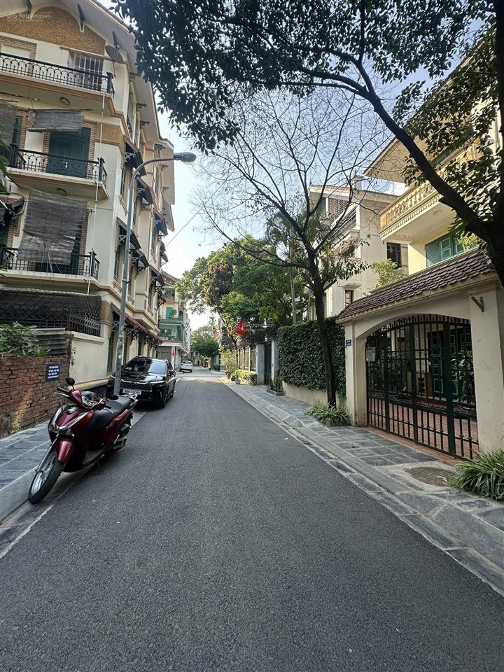 Cần bán gấp nhà phố khu đô thị định công, phân lô ô tô vỉa hè đá bóng, tiện ích bạt ngàn, vip