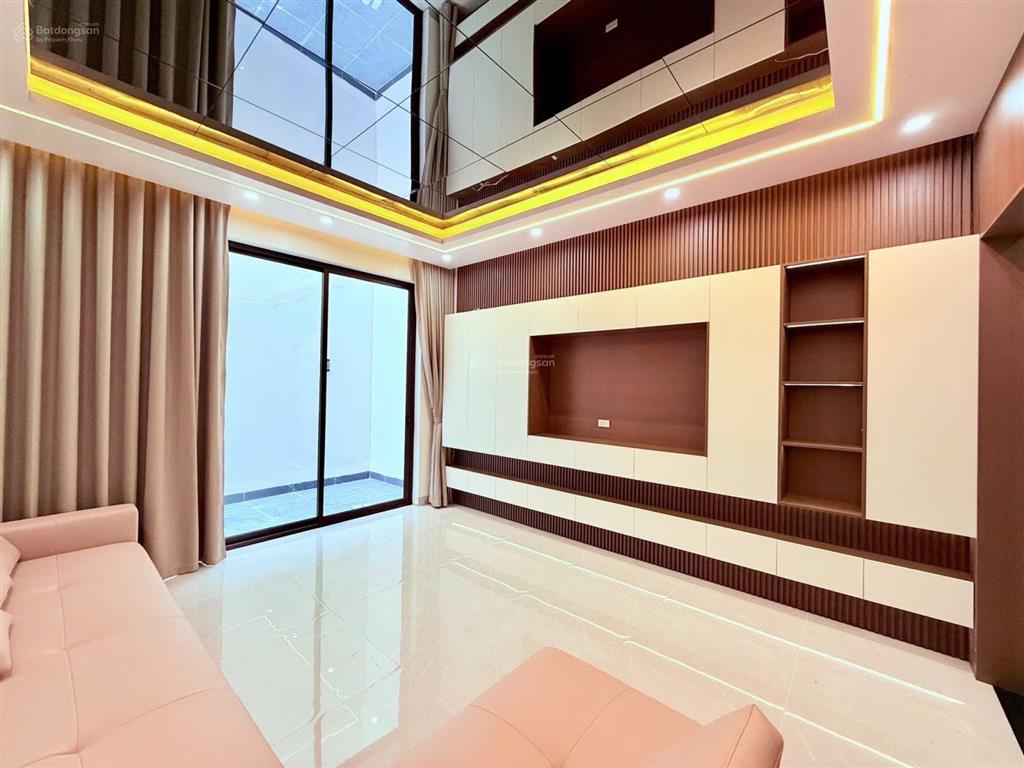 Cần bán gấp liền kề khu đô thị định công,nhà đẹp,thang máy full nội thất