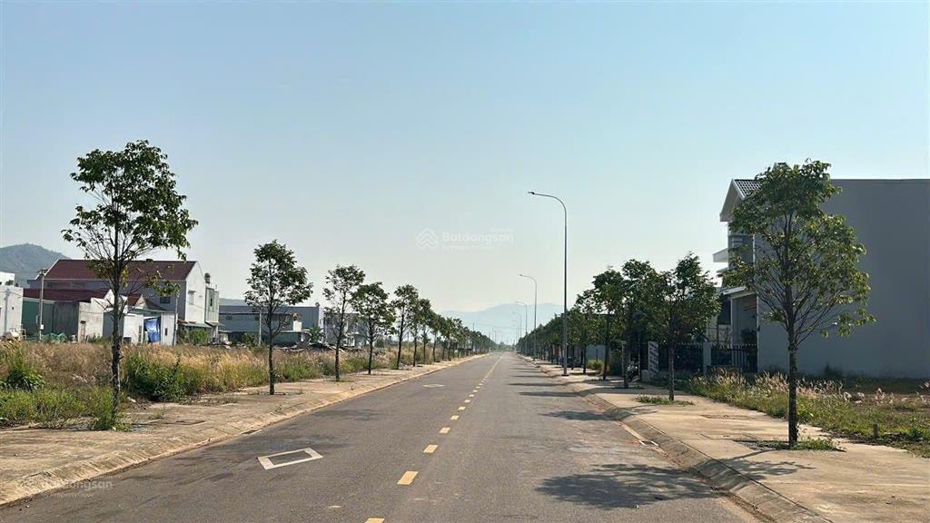 Bán đất trung tâm vsip bình định 200m, đường 16m, sổ đỏ riêng, công chứng ngay