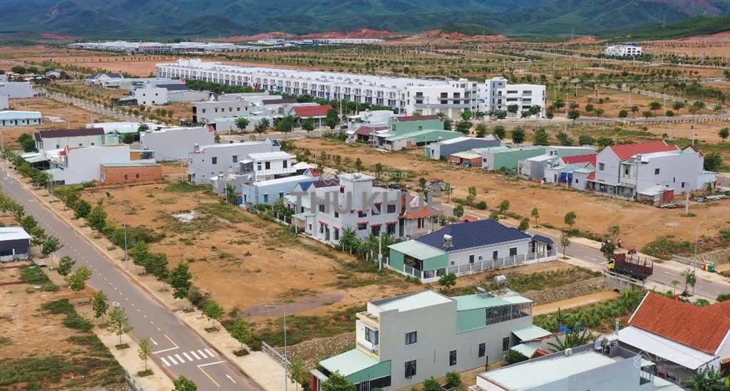 Bán đất trung tâm vsip bình định 200m, đường 16m, sổ đỏ riêng, công chứng ngay