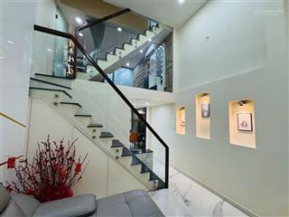 Bán nhà riêng tại 318/, phạm văn hai, 3pn, 3wc, 5,45 tỷ, 40 m2, đẹp, nhiều tiện ích