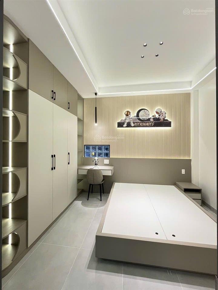 Bán gấp nhà riêng 106/, lạc long quân, 8,8 tỷ, 44m2, 4pn, 4wc