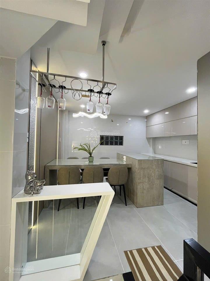Bán gấp nhà riêng 106/, lạc long quân, 8,8 tỷ, 44m2, 4pn, 4wc