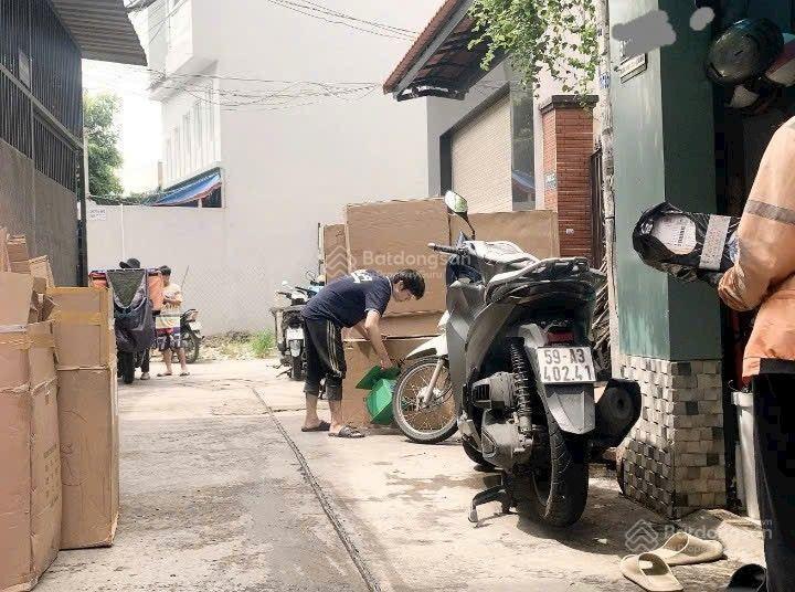 Bán nhà 4 tầng gần chợ võ thành trang, phường 13, tân bình. dt 7 *8m, xe hơi tới nhà