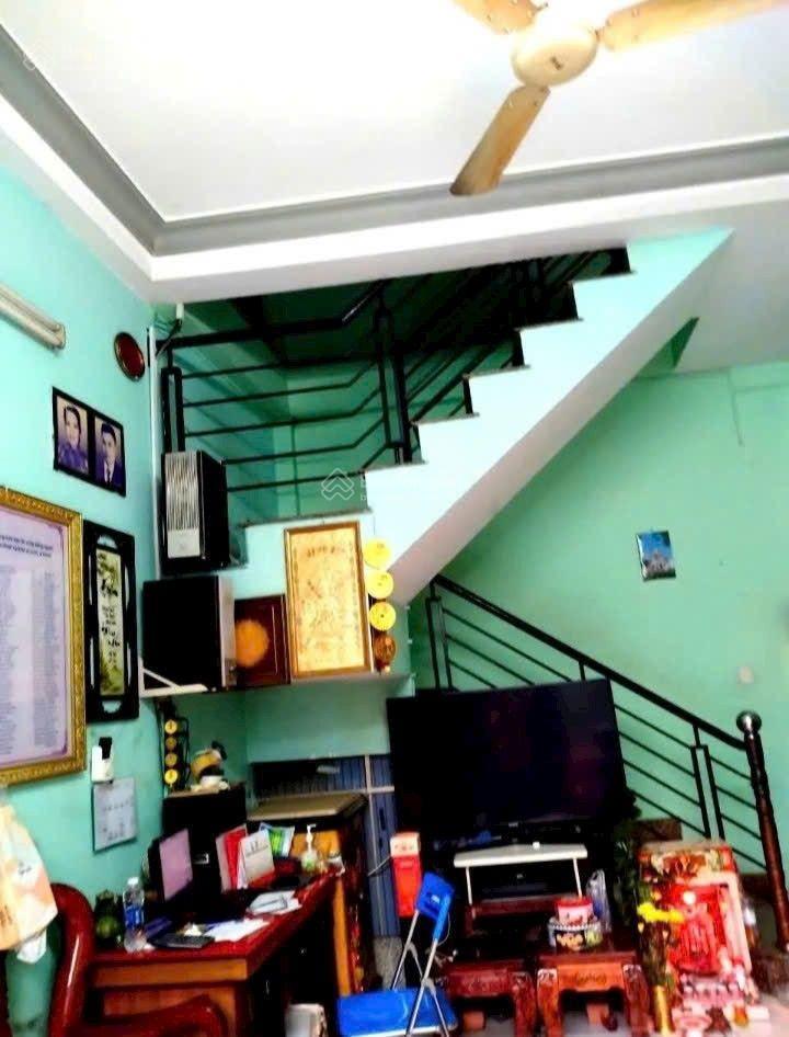 Bán nhà 4 tầng gần chợ võ thành trang, phường 13, tân bình. dt 7 *8m, xe hơi tới nhà