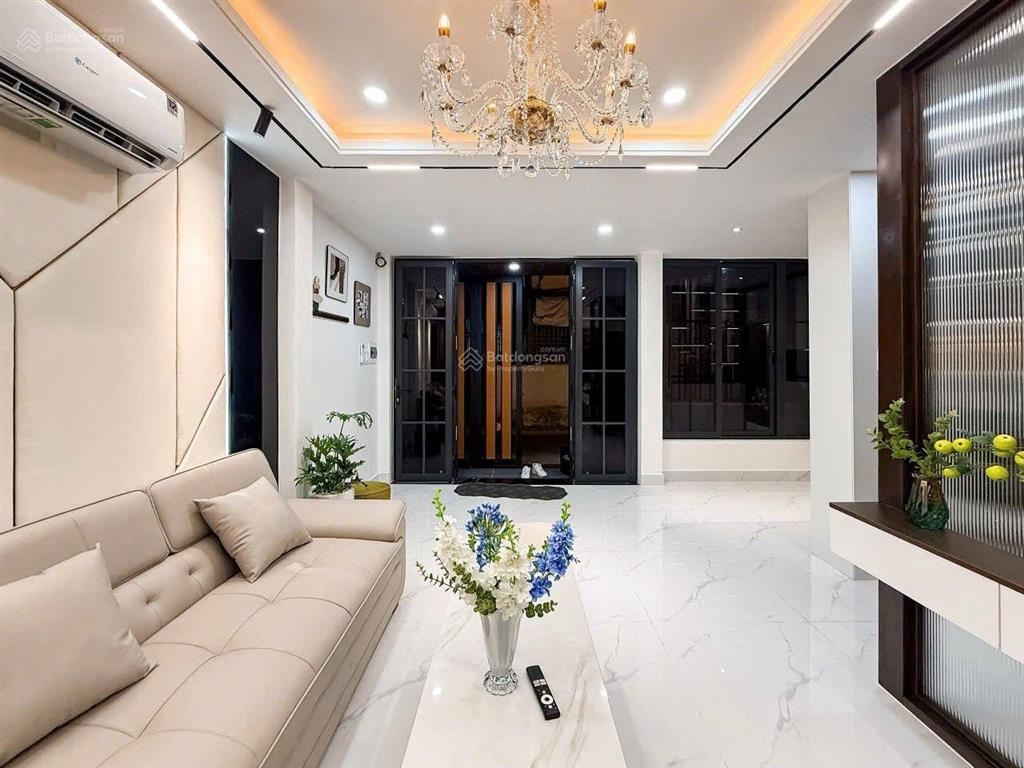 Nhà mới 5 tầng ngang gần 6m hiếm ô tô thông gần ubnd p. đức nhuận chỉ 8.6 tỷ