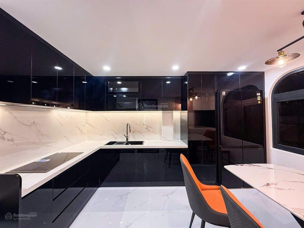 Nhà mới 5 tầng ngang gần 6m hiếm ô tô thông gần ubnd p. đức nhuận chỉ 8.6 tỷ