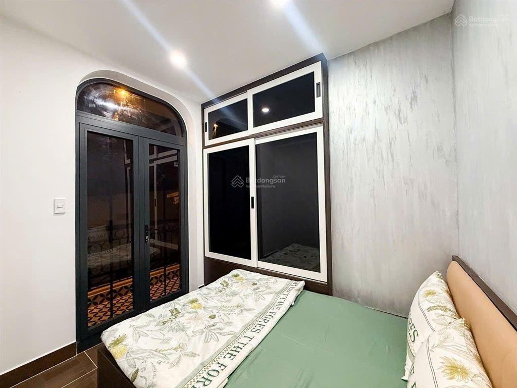 Nhà mới 5 tầng ngang gần 6m hiếm ô tô thông gần ubnd p. đức nhuận chỉ 8.6 tỷ