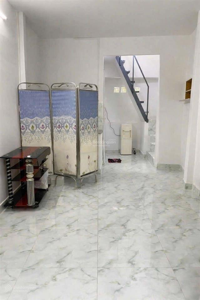 Nhà nhỏ xinh 2 tầng gần đầm sen giá 2 tỷ 45 hiếm có quận 11