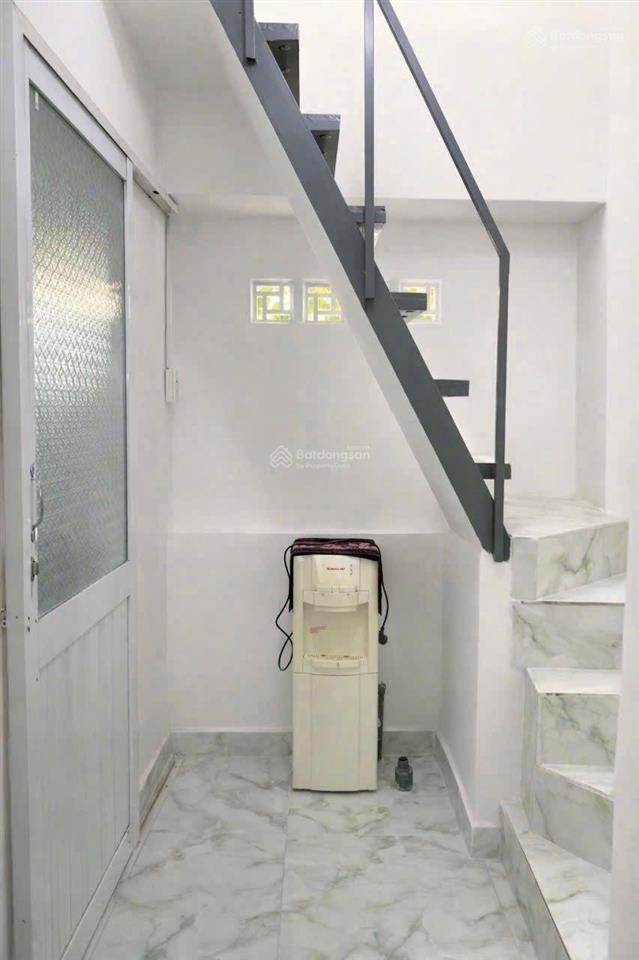 Nhà nhỏ xinh 2 tầng gần đầm sen giá 2 tỷ 45 hiếm có quận 11