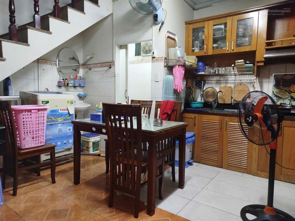 Cần bán gấp định cư nước ngoài nhà tân bình rộng 6,4m, ô tô đậu trong nhà. giá chỉ 9,6 tỷ